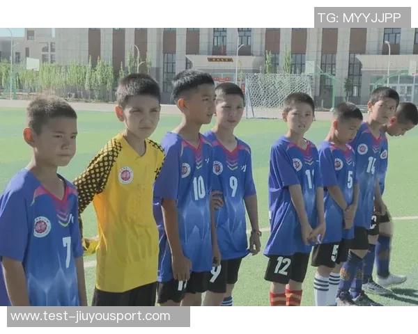 白足球袜正太的青春故事与成长旅程探寻 白足球袜正太的青春故事与成长旅程探寻