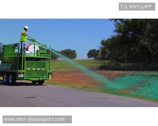 足球场上的奇闻趣事竟然喷出屎的搞笑瞬间引发热议