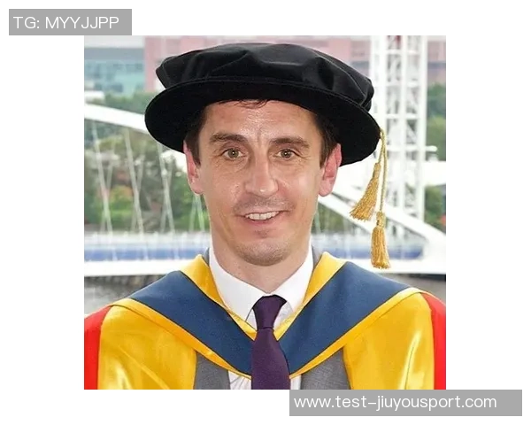 足球大师加里内维尔的传奇生涯与战术智慧解析