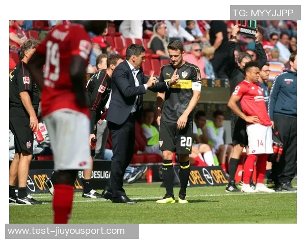 足球外围比分直播实时更新分析助您掌握赛事动态与投注策略 足球外围比分直播实时更新分析助您掌握赛事动态与投注策略